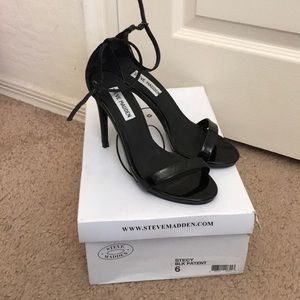 Steve Madden Black Stecy Patent Heels